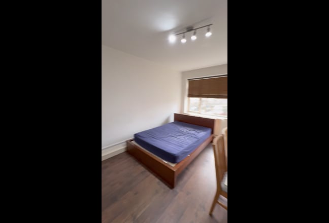 Lovely one bed flat in SW8 Batterseas area  Main Photo