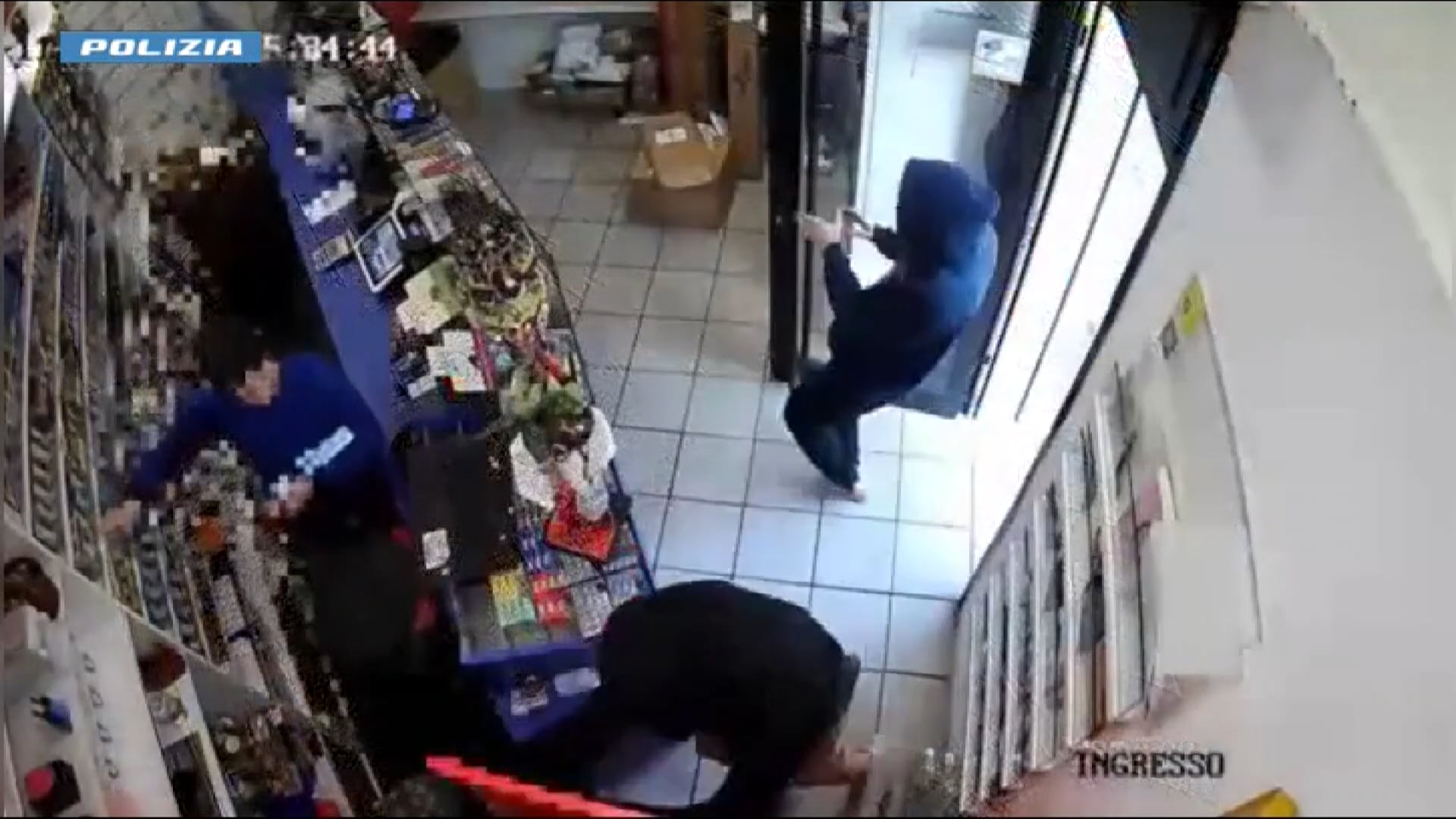 Rapinarono in tabaccheria, nei guai due bolognesi