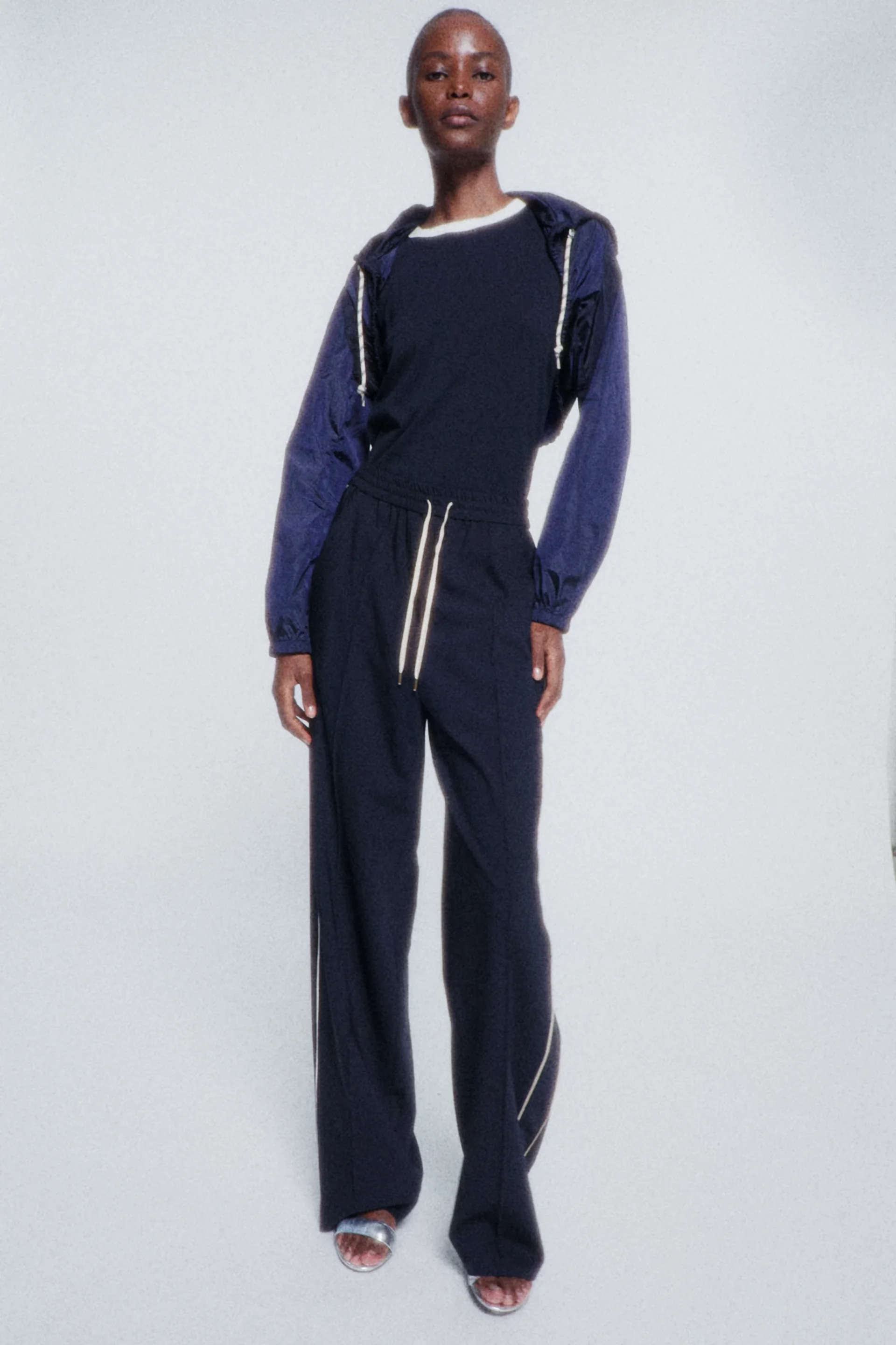 SPORTY COOLNESS hooded armcover | Dorothee Schumacher