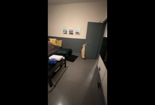 Amazing Value Close to Town 🔥 All Bills Included Main Photo