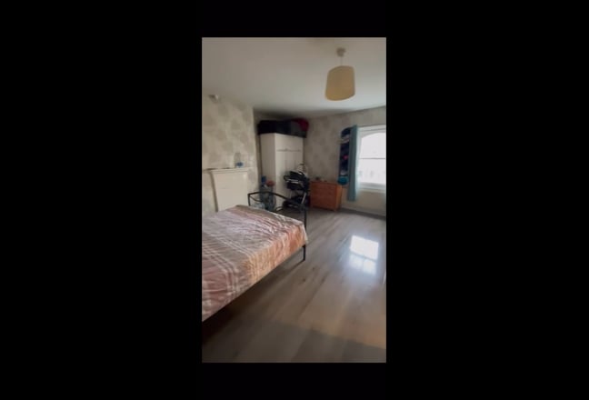 ❤️Opposite Train Station🚂Double & En-Suite☎️ Main Photo