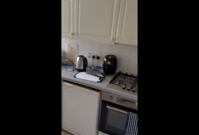 Large Bright Room in South Kensington  Main Photo