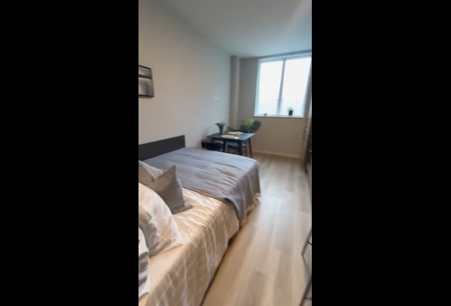 *Discounted & Bills inc Studio - Guildford Plaza* Main Photo