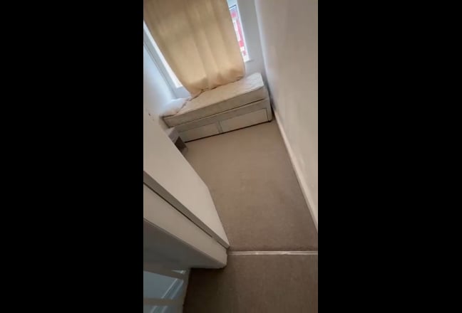 I have 1 double and single room available for rent Main Photo