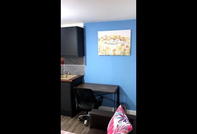 PE7 8GH - Large Double - Ensuite Room/Kitchnette Main Photo