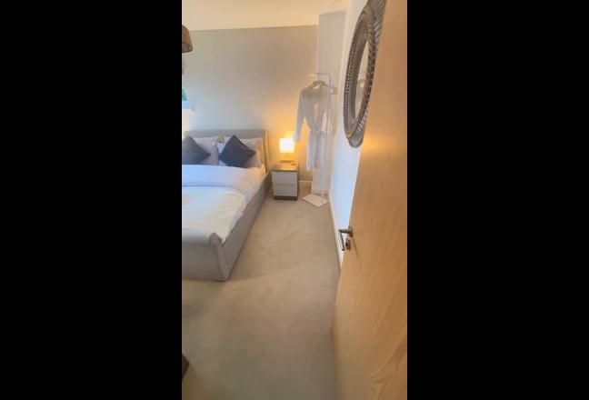 Lodger double bedroom available  Main Photo