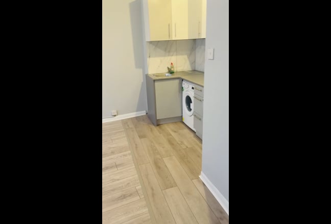 1 Bedroom Flat, Streatham  Main Photo