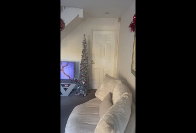 Double bedroom in 2 bed semi detached house Main Photo