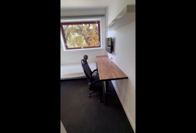 Perfect Position Ensuite | Bill Inc. | Pool & Gym  Main Photo