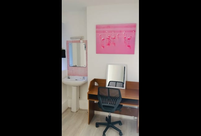  Furnished Luton Central Rooms &pound;495pcm Inc Bill Main Photo