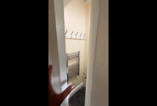 Cozy Double Room near Slade Park  Main Photo