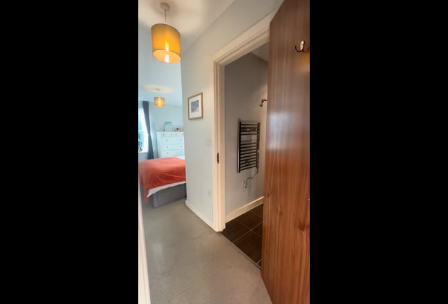 Ensuite double room in 2-bed flat – avail 10th Feb Main Photo