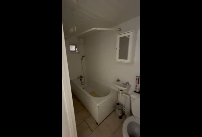 1 bedroom flat to rent in Forest Gate Main Photo