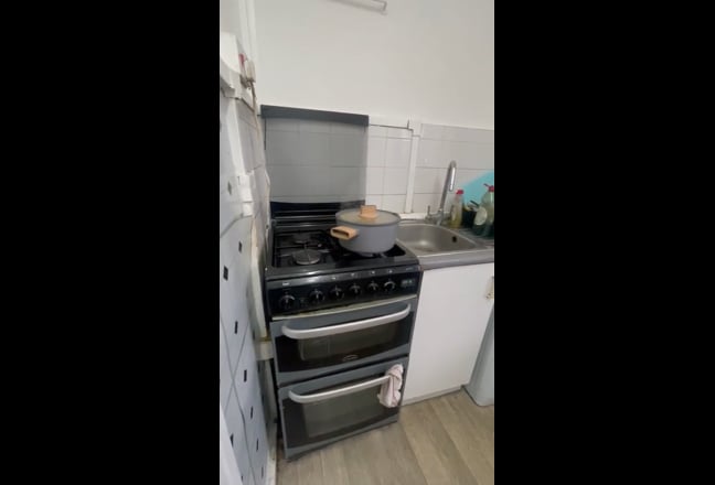 Premium Room | 2 mins to Shadwell Station  Main Photo