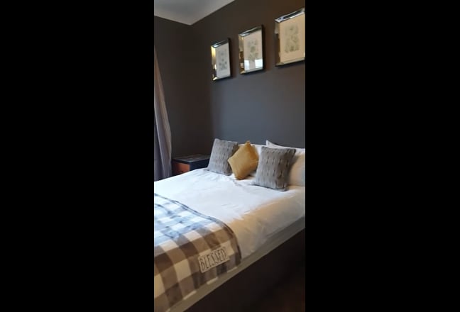 Double Room single or couples Main Photo