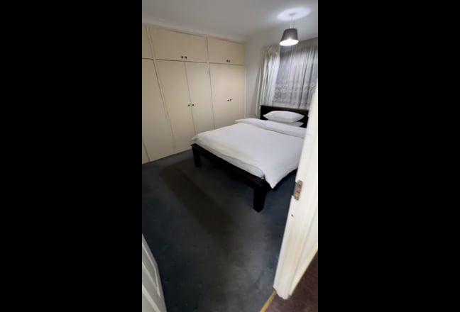 Furnished double size room with bills included Main Photo