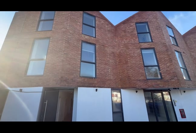 Brand-new four-bedroom apartment in N9. Main Photo