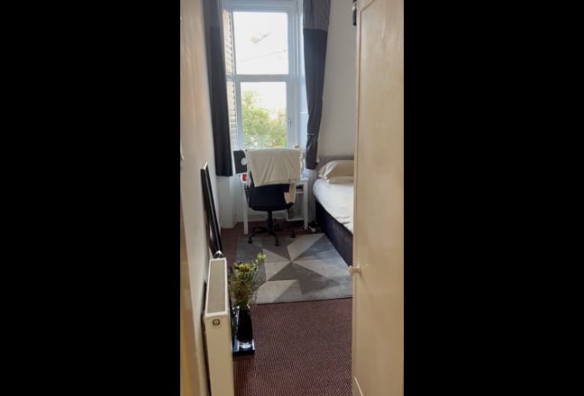 Room for Rent on Byres Road Now Main Photo
