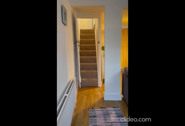 Lovely small double room in end-terrace house Main Photo