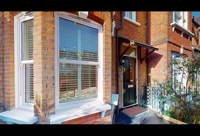 Spacious & Modern En-Suite Bedrooms Main Photo