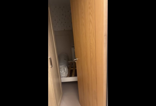 Double and small double rooms in clean quiet home Main Photo