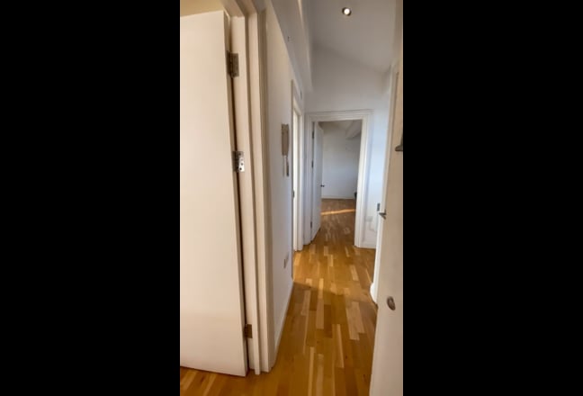 A stunning top floor one bedroom apartment in SW9 Main Photo