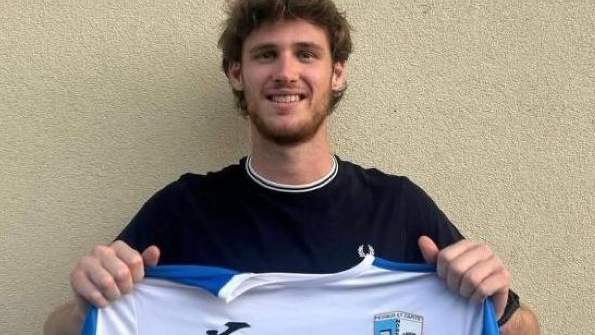 Calciatore bolognese muore cadendo da un ponte in Francia, aveva 25 anni