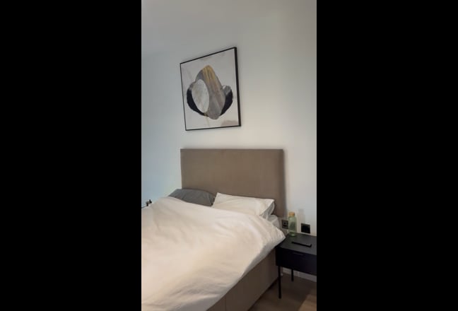 Luxurious 3-Bedroom Apartment in North Kensington Main Photo