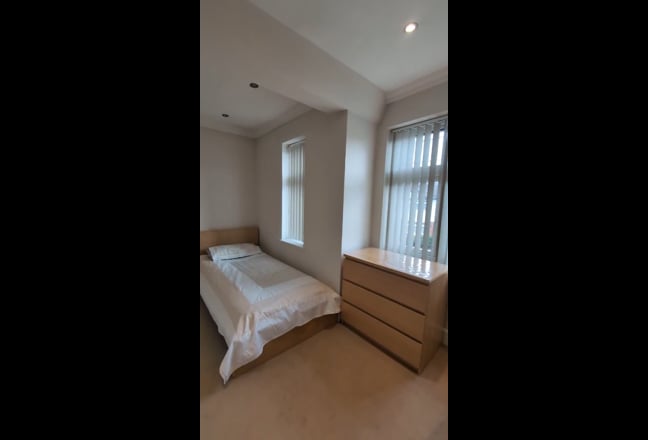 One not to be missed  Main Photo