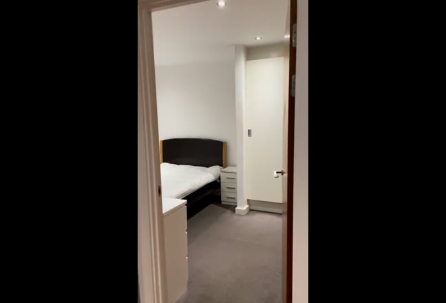 Canalside Ensuite Double Room – New Islington / M4 Main Photo