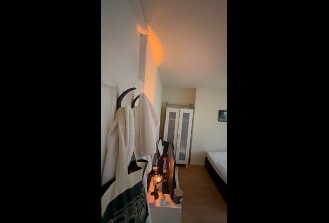 Big beautiful room available  Main Photo