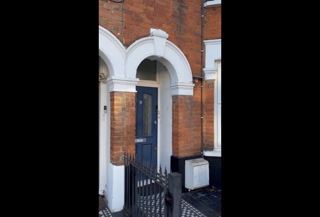 Double room with private bathroom - Earlsfield Main Photo