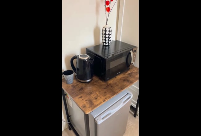 Very large luxury suite, centre Rugby, ensuite  Main Photo