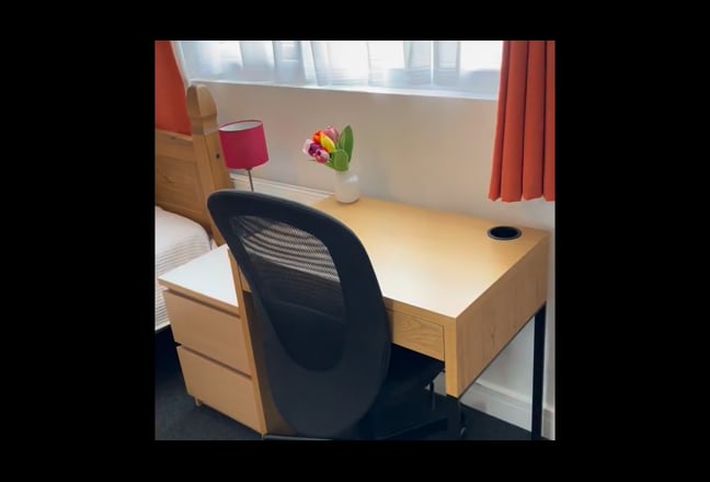 Bedroom/Cleaner/ Off Road Parking  Main Photo