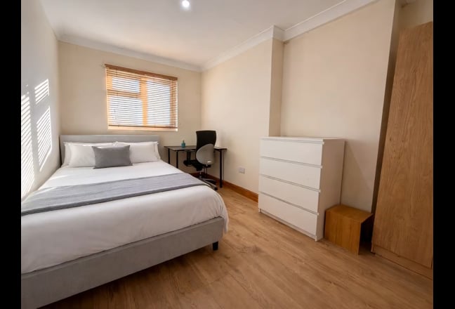 Cosy Double Room  5 Min Walk  Leytonstone tube Main Photo