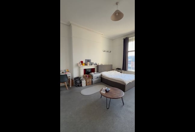 Short lease spacious one-bed flat, all inclusive! Main Photo