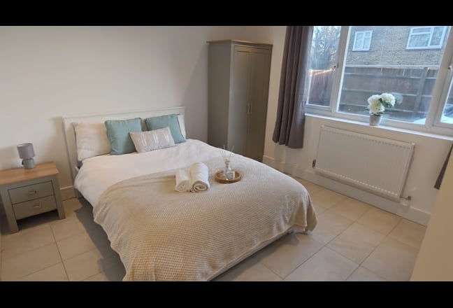 New Spacious Double Ensuite *Central Line* Main Photo