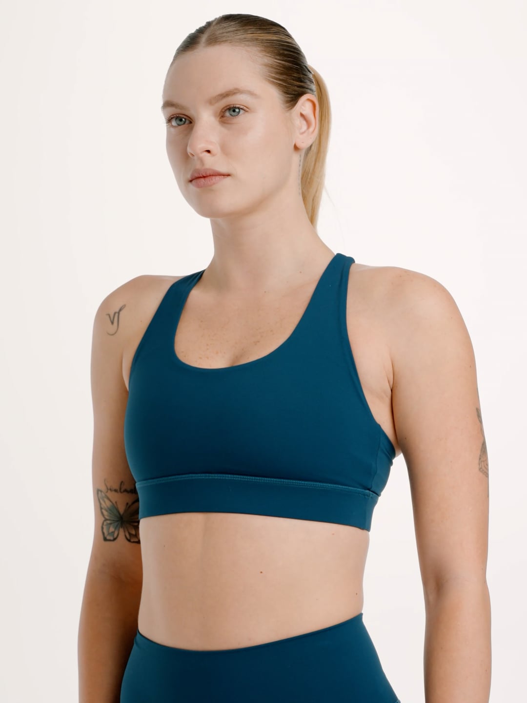 חזיית ספורט גב x מבד nero