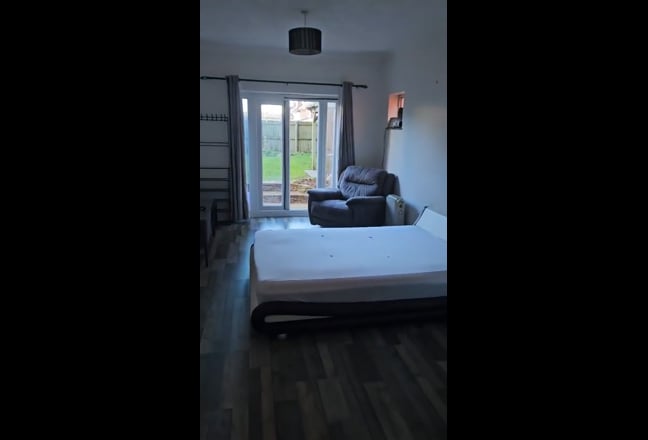 Furnished studio flat in Bournemouth Main Photo