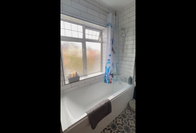  Large Double Room  -  Upper Shirley Main Photo