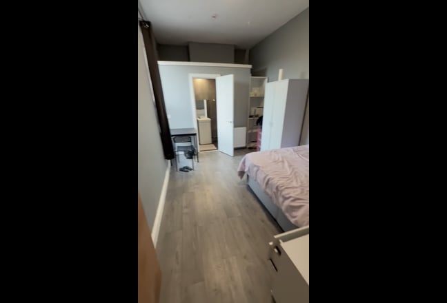 Large En Suite Rooms in Boutique Property Main Photo