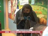 Ancona - La Befana porta doni e sorrisi ai piccoli pazienti del Salesi