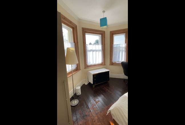 Double bedroom Westbourne, NS, quiet Profsingles Main Photo