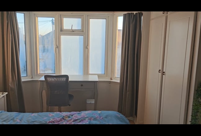 NW4 Cozy Double Room · Free parking  & University Main Photo