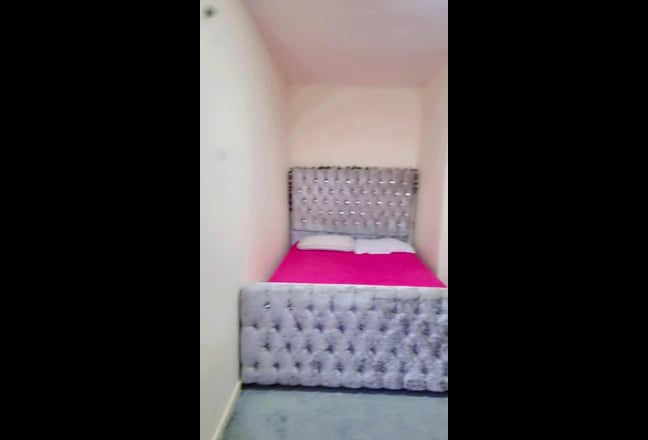 Double Bedroom In Quiet House Main Photo