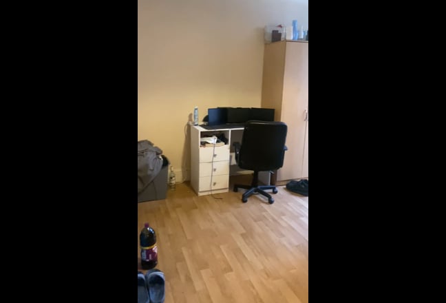 One bedroom available for a 4 bed student house Main Photo