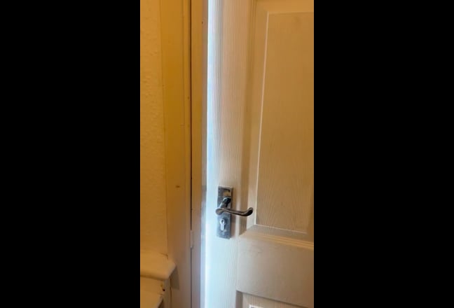 Small Double Room with on-Suite for 650 Pm Main Photo