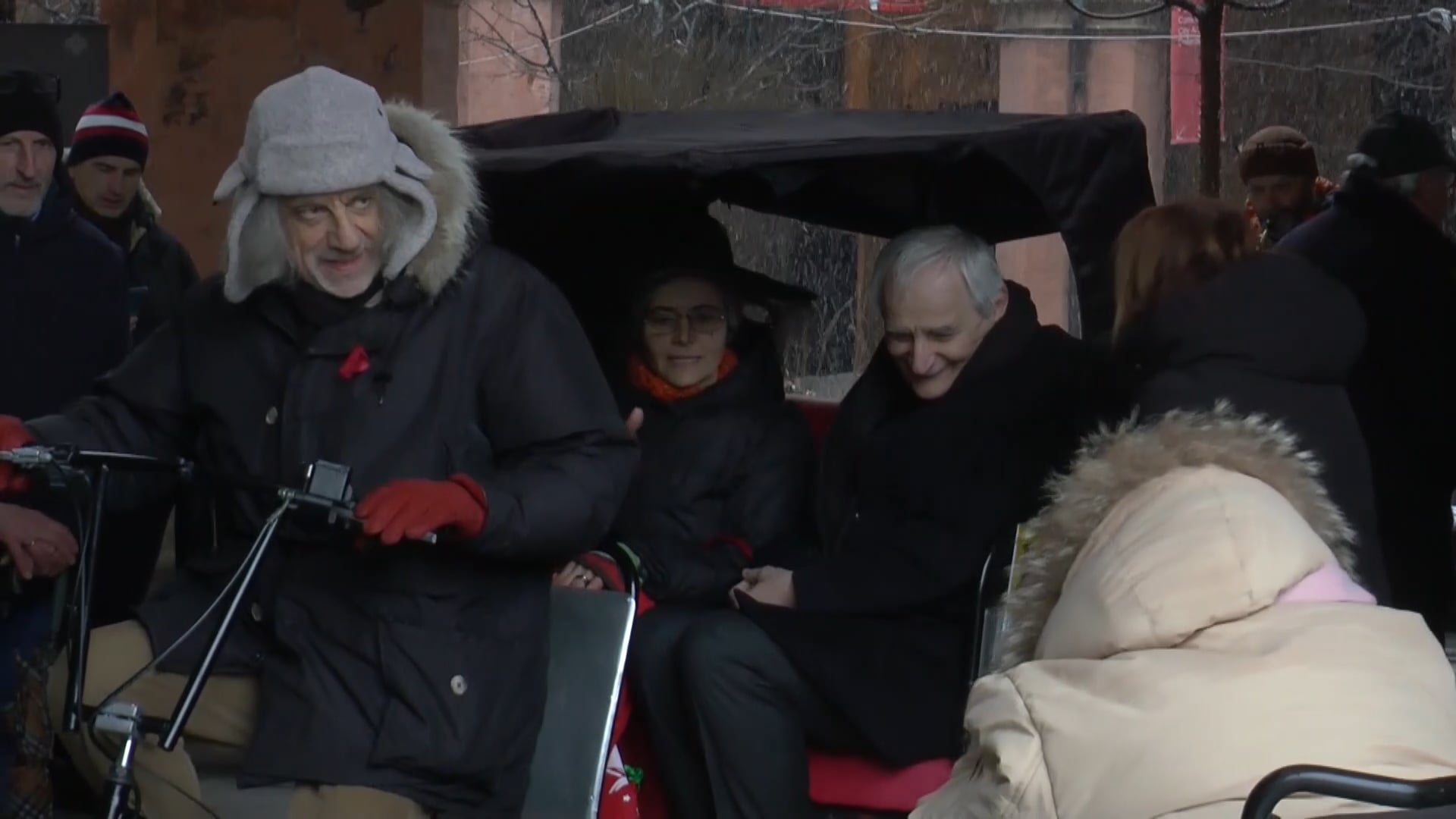 La neve e il freddo non fermano la Befana de “Gli amici di Luca”