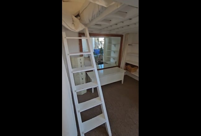 Large 2-Bed Maisonette w/ Living Room & Garden Main Photo