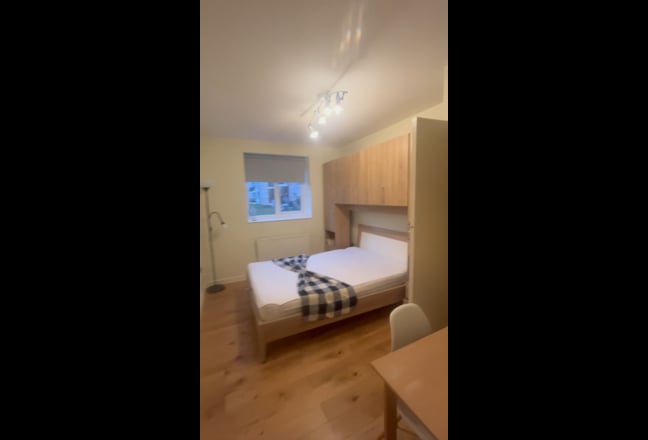 🔑 Good Sized Room in Clean Flatshare 🚍 SW15 Main Photo